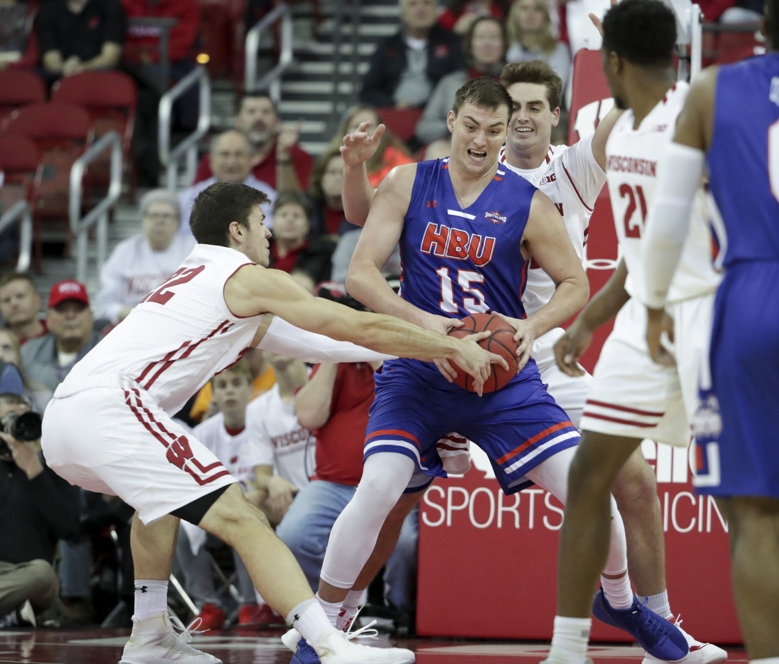 Badgers 96, Huskies 59